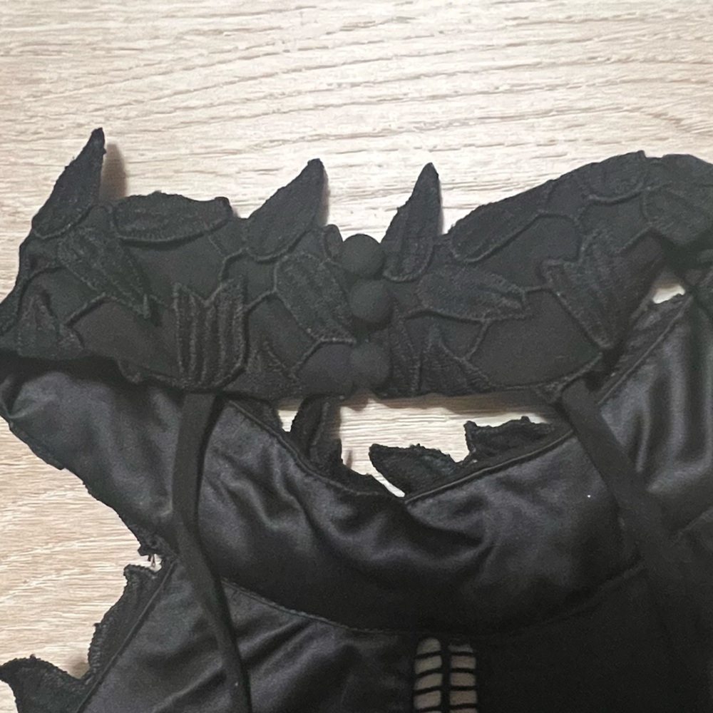 Bardot Gemma Black Lace Backless, Halter Neck, Lined Beautiful Designer Dress XL - Picture 7 of 15